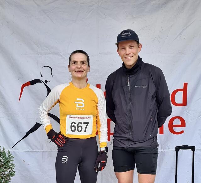 Det blei ikke Ålesundseier på 10 km denne gangen. Kari Slutaas Malme fra Molde og Axel Strålin fra Sverige blei vinnere