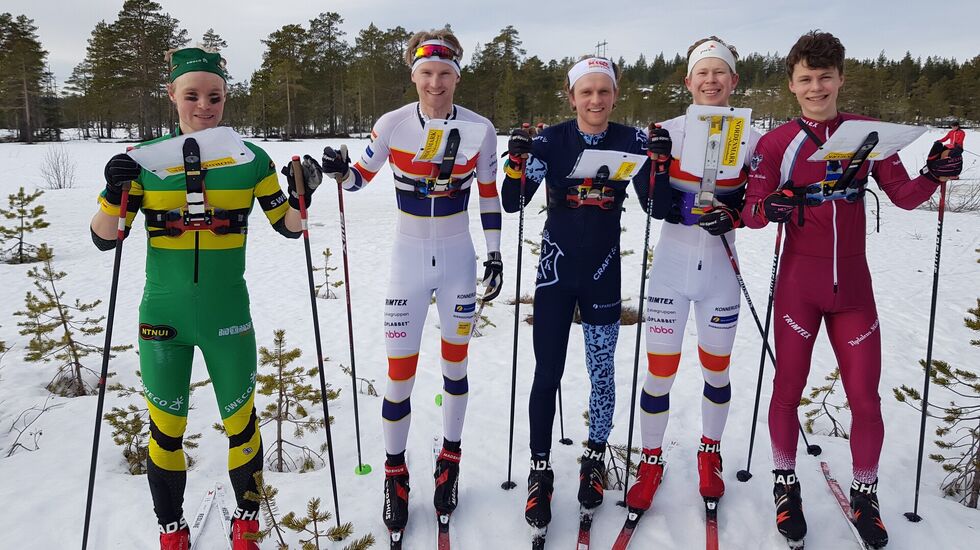 Noen av H21-løpere samlet etter sprintløpet lørdag. (Foto: Stein Arne Negård)