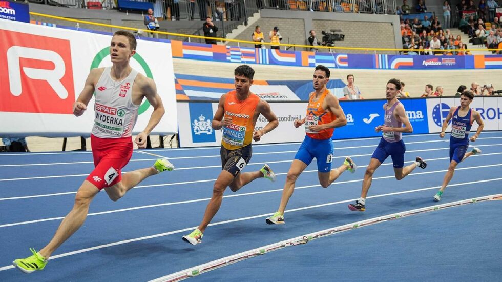 Samuel Chapple (midt i bildet) i aksjon i lørdagens forsøk på 800 meter der han gikk videre på tid. (Foto: Chiara Montesano/Getty Images for European Athletics)