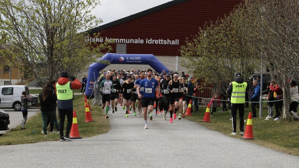 Fra starten på Valderløpet 2024. Foto: Helge Fuglseth