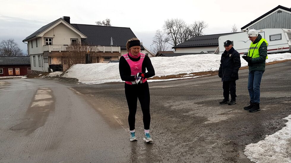 Det ble et 6,9 km langt sololøp på 30:58 for Anne Storslett i Snøkuten denne gangen. (Foto: Stein Arne Negård)