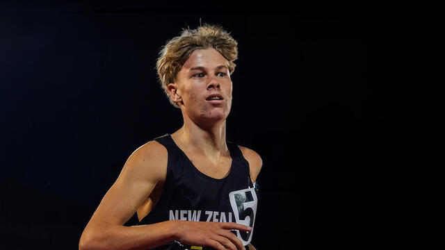 Sam Ruthe ble i natt tidenes yngste løper på en engelsk mile. (Skjermdump fra AthleticsNZ / Youtube)