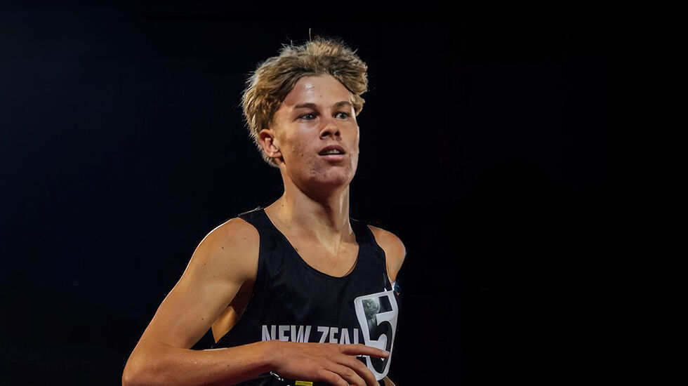 Sam Ruthe ble i natt tidenes yngste løper på en engelsk mile. (Skjermdump fra AthleticsNZ / Youtube)