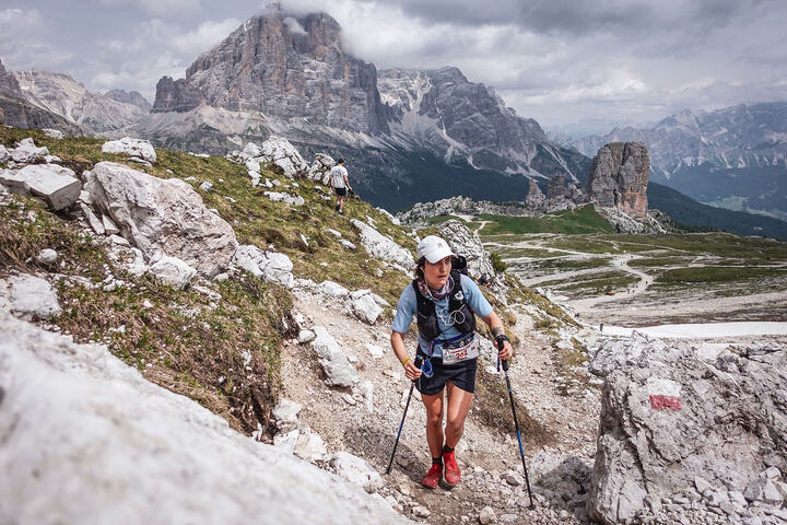 Ingrid Lid løp inn til en flott femteplass på 120 kilometeren i Lavarado Ultra Trail i Dolomittene i Italia i 2024. (Foto: Race Photographer)