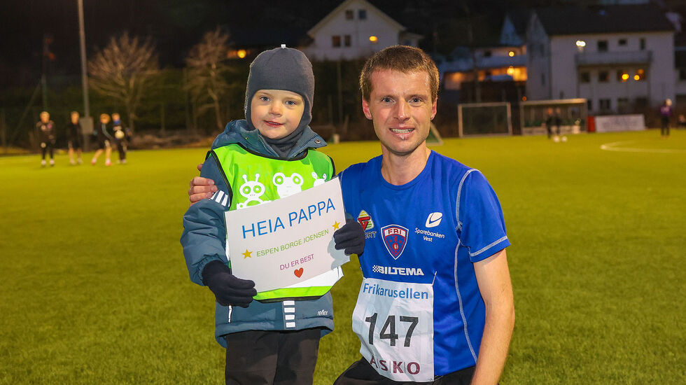 Even var med for å heie på pappa denne gangen. Og det hjelp visst, pappa Espen Borge Joensen nådde målet sitt. (Alle foto: Arne Dag Myking)