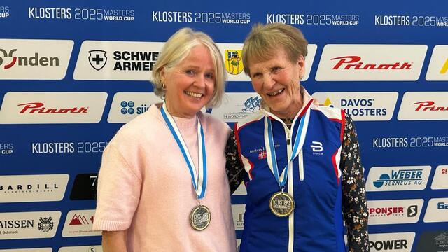 Ragnhild Bolstad (til venstre) og Marie Lovise Svevad tok til sammen seks medaljer av edleste valør i Sveits. (Foto: privat)