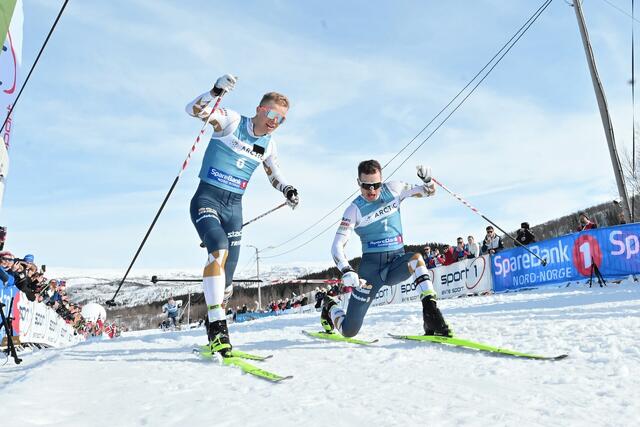 Eirik Sverdrup Augdal sikret seieren etter spurt mot lagkompis Axel Jutterström. (Foto: Reichert/NordicFocus)