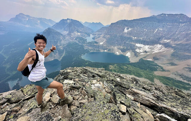 Høyt oppe: Omringet av Egypt Lake og Pharaoh Peaks befinner Andreas Sung Unstad seg 2700 moh. i Banff nasjonalpark i Alberta, Canada. (Foto: Leila Pilliard)