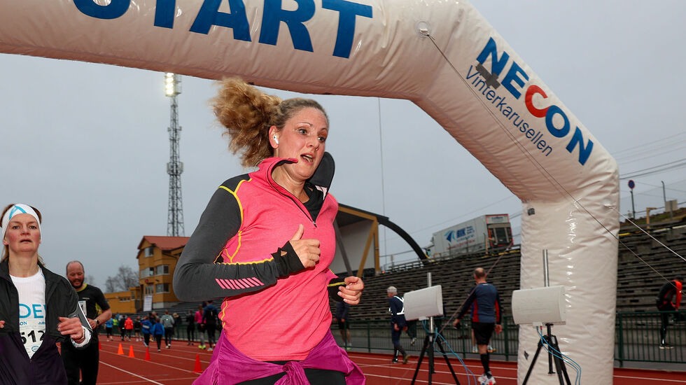 Denne gangen var det siste målpassering for Necon Vinterkarusell 2024/2025. Her er det Kristine Kjellsen som hiver seg over målstreken. (Alle foto: Arne Dag Myking)