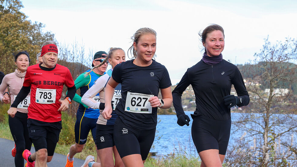 Denne gangen kan det bli sol og nærmest sommer for løperne langs Kalandsvatnet i Bergen Ultra. (Foto: Arne Dag Myking)