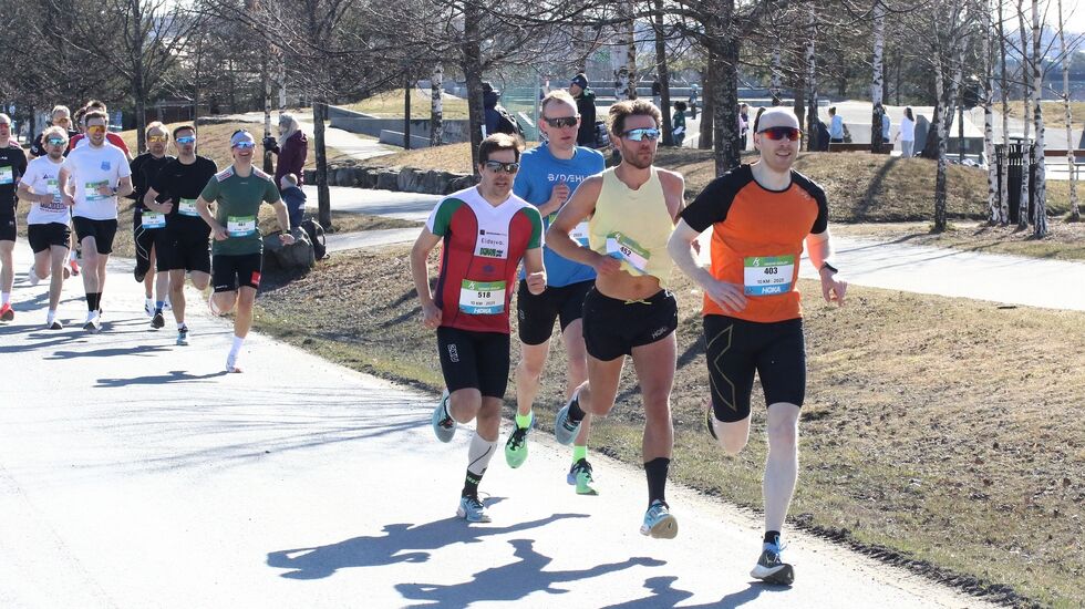 Eivind Borg Lismoen tok teten på 10 km foran dagens vinner Ola Korbøl, toer Marius Viken Vesterås og treer Vegard Ølstad Dalberg.