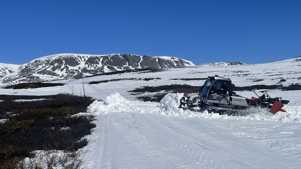 Arrangørene av Skarverennet, Geilo IL, har de siste ukene jobbet med å få på plass nok snø i Skarverennsløypen. (Foto: Arne Dag Myking)