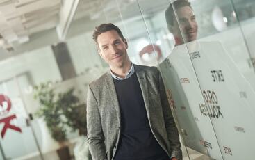 «Formell utdanning sier lite om hva folk faktisk kan.» Et viktig påminnelse fra Andreas Berfenstam om hvorfor vi må se forbi papirer – og heller se etter potensial (Foto: Mikkel Moxness)