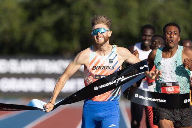 Josh Kerr sikrer seieren foran Yared Nuguse, og er tilbake på topp. (Foto: Grand Slam Track) Josh Kerr sikrer seieren foran Yared Nuguse, og er tilbake på topp. (Foto: Grand Slam Track)