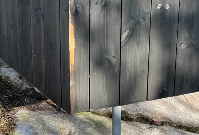 Bilete som syner skade på eit av hjørna