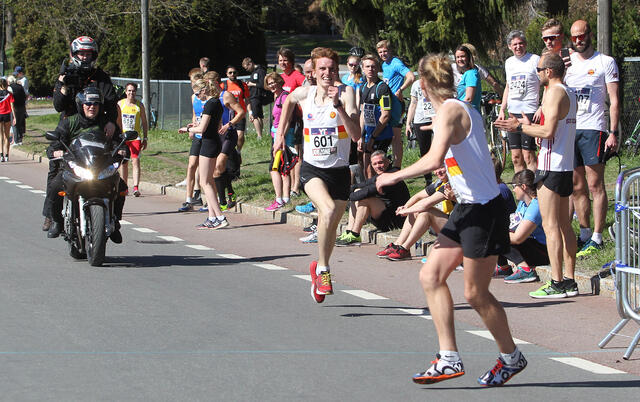 Marius Vedvik (601) har fem gonger vore med å vinne Holmenkollstafetten for Gular. No spring han for Førde sitt lag som er i klassen under eliteklassen. (Foto: Kjell Vigestad)