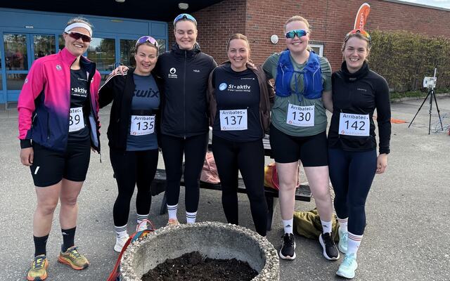 Jentegjengen i SI Aktiv har tatt arrangøren på ordet og gjort Hamarkarusellen til en fast avtale (fra venstre): Ida Kristin Totsås, Marthe Hagen Molstad, Rikke Kristiansen, Anne Dorthe Jakobsen, Johanne Ness og Irmelin Stokkan. (Foto: Hilde Hagevik Odde)