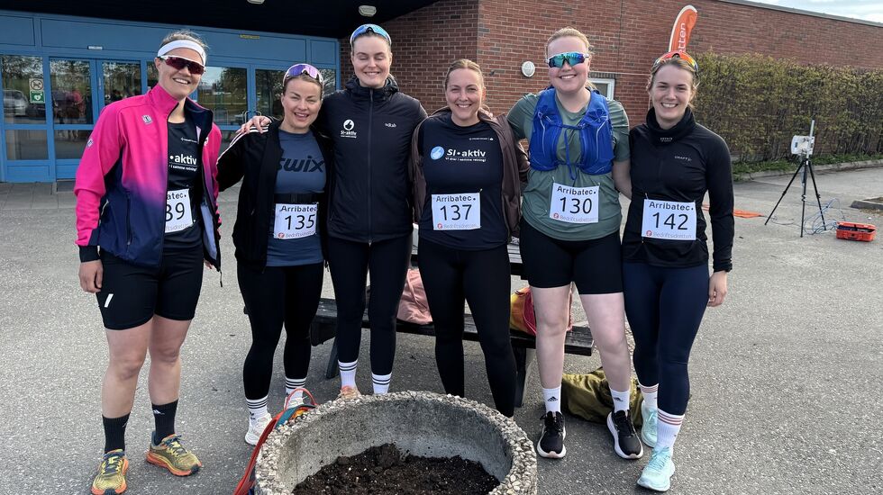 Jentegjengen i SI Aktiv har tatt arrangøren på ordet og gjort Hamarkarusellen til en fast avtale (fra venstre): Ida Kristin Totsås, Marthe Hagen Molstad, Rikke Kristiansen,  Anne Dorthe Jakobsen, Johanne Ness og Irmelin Stokkan. (Foto: Hilde Hagevik Odde)