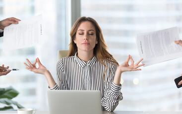 Pust, vær til stede, led bedre. Mindfulness gir indre styrke i en krevende lederhverdag. (Foto: Istock.com)