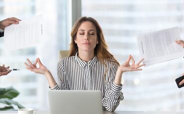 Pust, vær til stede, led bedre. Mindfulness gir indre styrke i en krevende lederhverdag. (Foto: Istock.com)