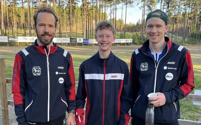 Tre blad Sand som stilte på Liermoen tirsdag kveld (fra venstre): Mats Emil Sand, Liam Sand-Fjeldseth og Jim Anders Sand. (Foto: arrangøren)