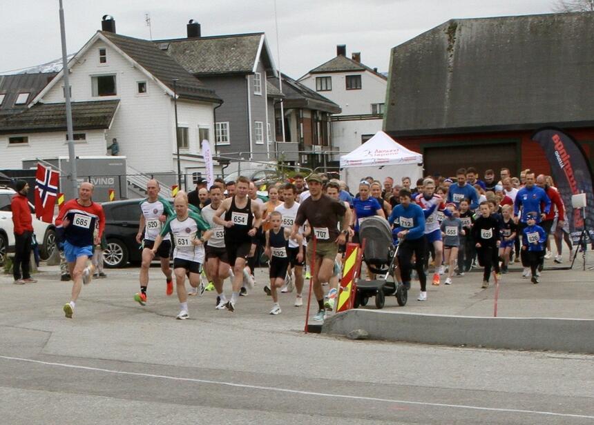 Starten på Kondisløpet Vårspretten er på Nybømarka i Spjelkavik. Foto: Helge Fuglseth