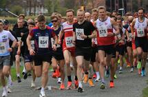 Rett etter starten på 10 km med 643 aktive løpere i feltet. (Foto: Pawel Sikorski)