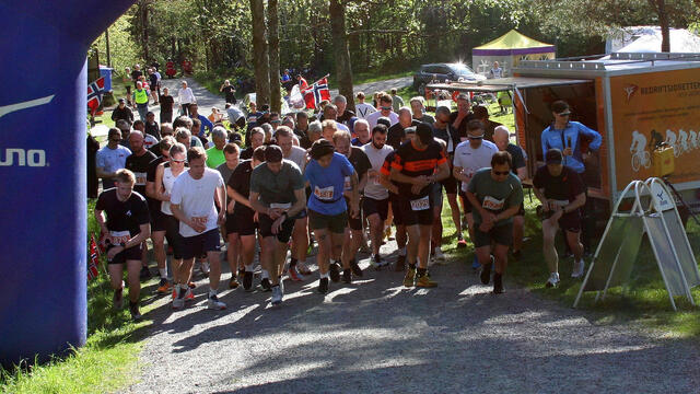 Fine forhold i terrengkarusellens løp i Jegersberg. Her Fra starten av Milslukeren. (Alle foto: Sverre Larsen) Fine forhold i terrengkarusellens løp i Jegersberg. Her Fra starten av Milslukeren. (Alle foto: Sverre Larsen)