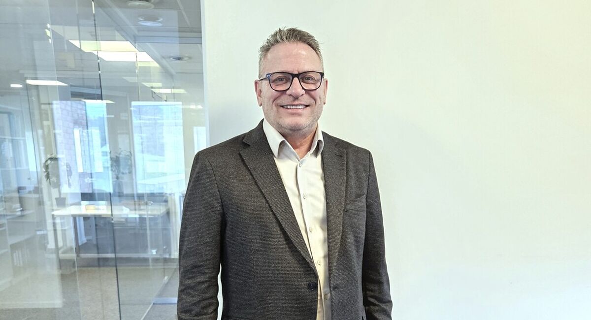 AI er ikke lenger en fremtidsvisjon – det er et konkret verktøy som allerede i dag kan gjøre lederhverdagen både enklere, mer effektiv og mer treffsikker, skriver Kay Ellingsen i denne saken. (Fotograf: Filip Peroni)