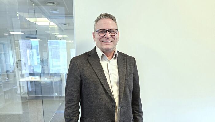 AI er ikke lenger en fremtidsvisjon – det er et konkret verktøy som allerede i dag kan gjøre lederhverdagen både enklere, mer effektiv og mer treffsikker, skriver Kay Ellingsen i denne saken. (Fotograf: Filip Peroni)