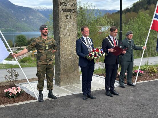 Felles markering av frigjeringsdagen 2025 for kommunane Sogndal, Luster og Vik i Solvorn. (Foto: Jon Bolstad, Luster kommune) Felles markering av frigjeringsdagen for kommunane Sogndal, Luster og Vik i Solvorn. (Foto: Jon Bolstad, Luster kommune)