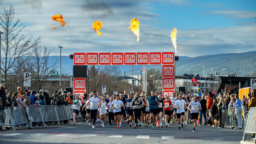 I fyr og flamme: Det er populært å springe, som vi ser her under 10 kilometeren i Drammen første helga i april. (Foto: Samuel Hafsahl)