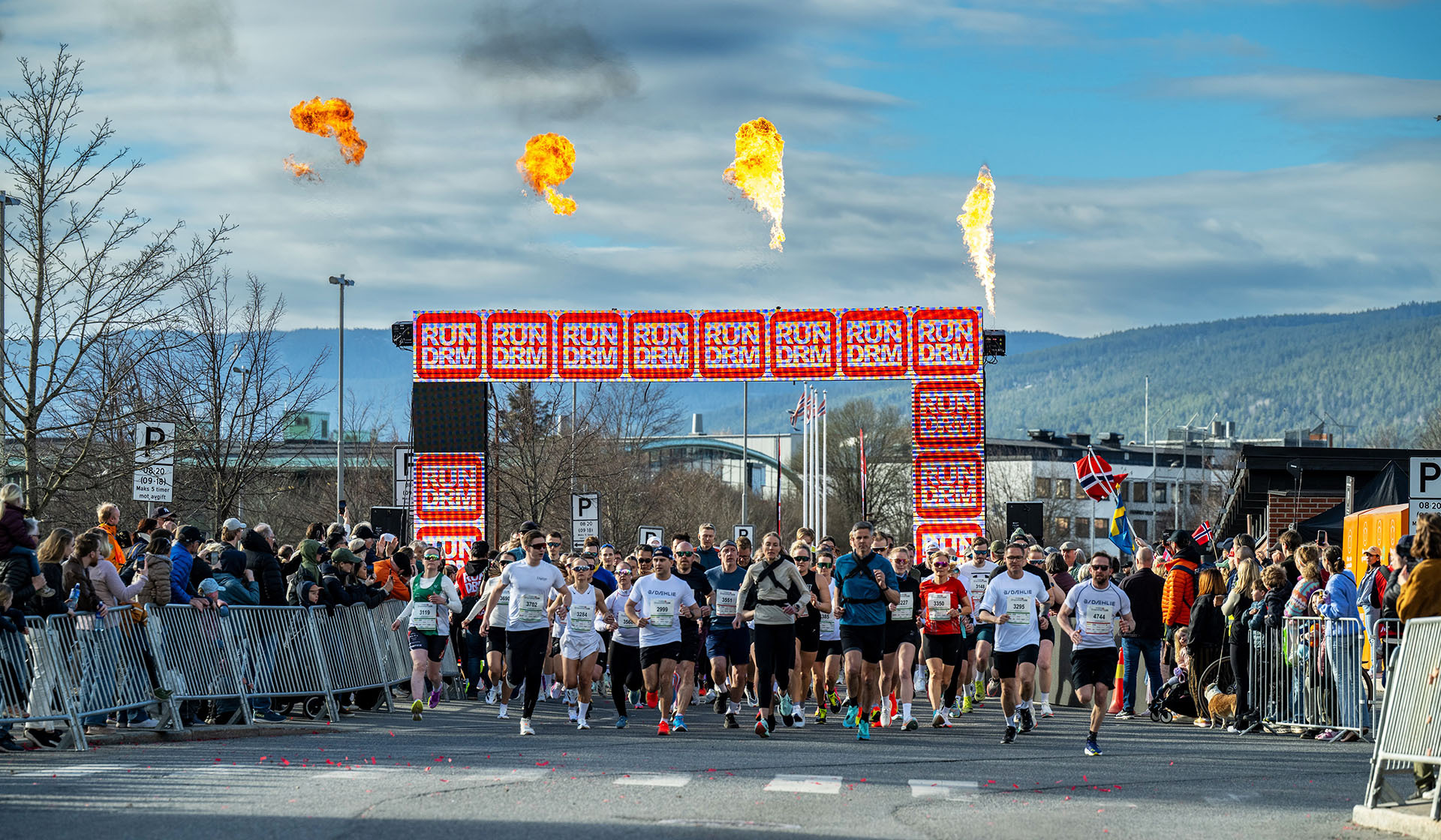 I fyr og flamme: Det er populært å springe, som vi ser her under 10 kilometeren i Drammen første helga i april. (Foto: Samuel Hafsahl)