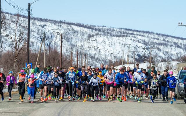 Fra fellestarten for 5 km og 10 km med 68 løpere i feltet. (Foto: Lubomir Zvara)