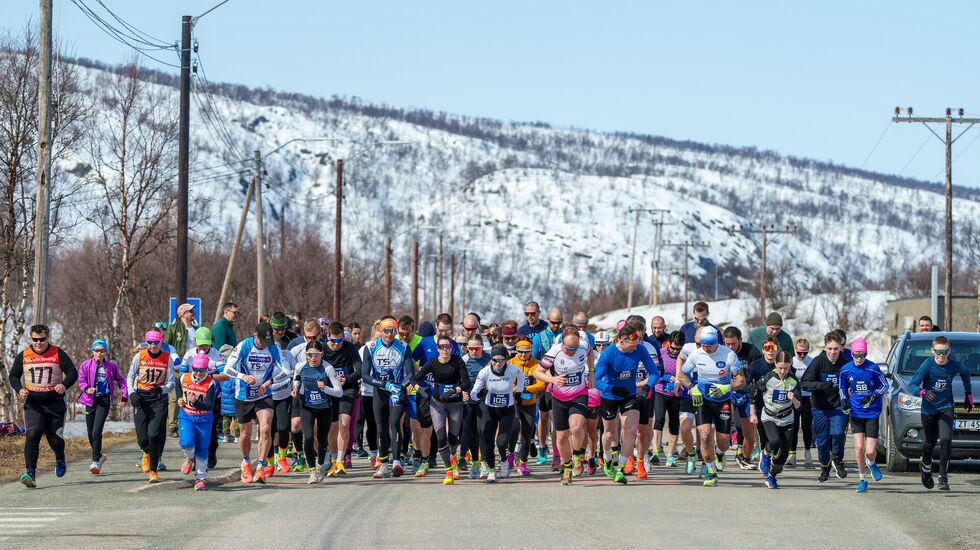 Fra fellestarten for 5 km og 10 km med 68 løpere i feltet. (Foto: Lubomir Zvara)
