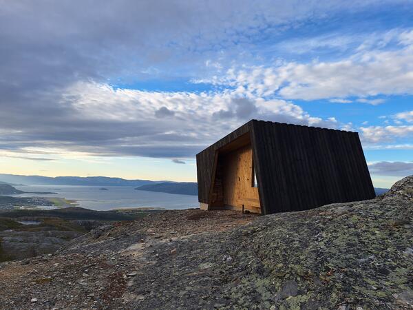 Bilde av dagsturhytta på Borras Vestre