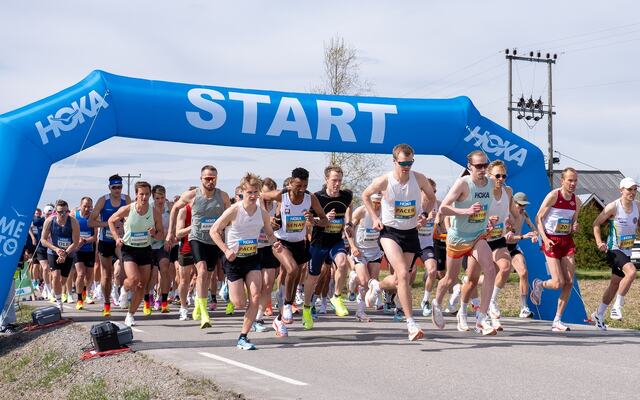 Start for halvmaraton i år da 875 fullførte distansen. (Foto: Samuel Hafsahl)