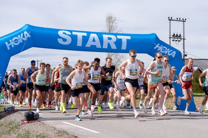 Start for halvmaraton i år da 875 fullførte distansen. (Foto: Samuel Hafsahl)