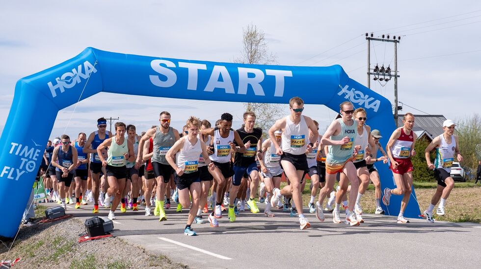 Start for halvmaraton i år da 875 fullførte distansen. (Foto: Samuel Hafsahl)