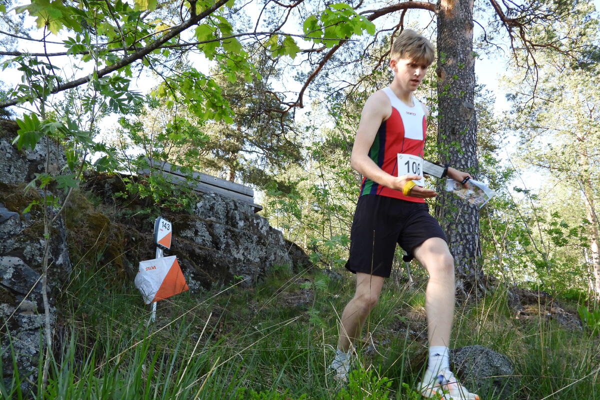 Magnus Svaland Dale ut fra adre posten i løypa