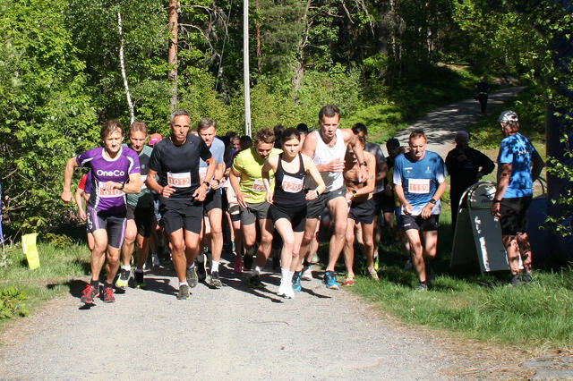 Starten går for kort løype. (Foto: Sverre Larsen)