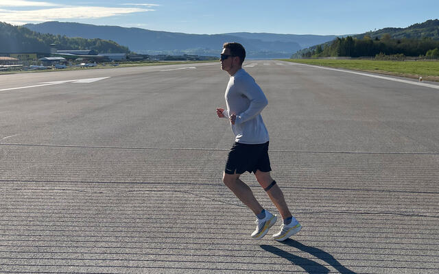 Nå kan du være med og løpe på flystripa på Notodden. Løpet 5K TAKEOFF arrangeres 24. mai. (Foto: arrangøren)