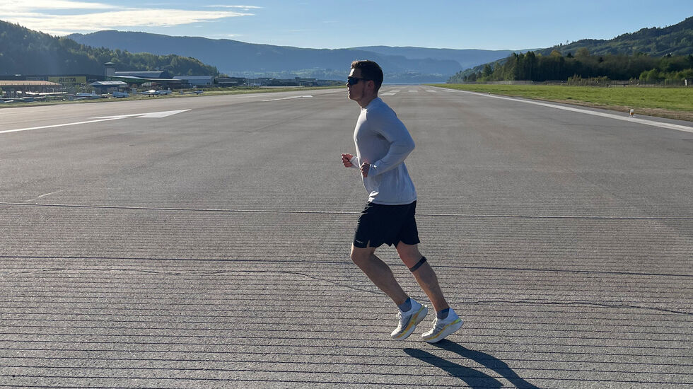Nå kan du være med og løpe på flystripa på Notodden. Løpet 5K TAKEOFF arrangeres 24. mai. (Foto: arrangøren)