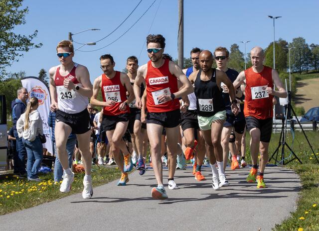 Knut Borkholm (243), Thomas Nipen (256), Mathias Nipen, Marcus Mauricio Knudsen (289) og Terje Gulbrandsen (237) løp Perseløpet 18. mai (Foto: Bjørn Hytjanstorp)