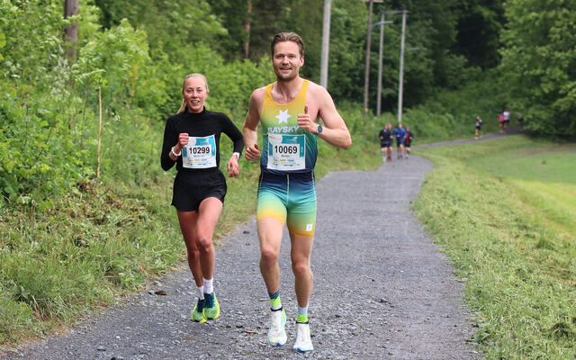 Marte Lien Johnsen og Morten Dalhaug var raskest gjennom vinden fra Lysaker, via Bygdøy, til Vippetangen. Her på vei mot Bygdøy Sjøbad (Foto: Tom-Arild Hansen)