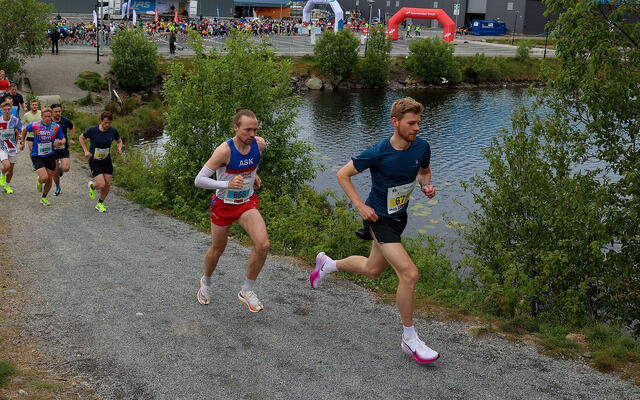 Marius Sørli og Børge Larsson løp sammen i 5 km, men det ble ikke noen duell: Marius fortsatte til 10 km. (Alle foto: Arne Dag Myking)