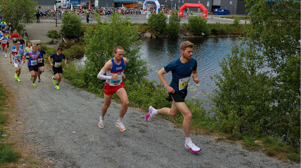 Marius Sørli og Børge Larsson løp sammen i 5 km, men det ble ikke noen duell: Marius fortsatte til 10 km. (Alle foto: Arne Dag Myking)