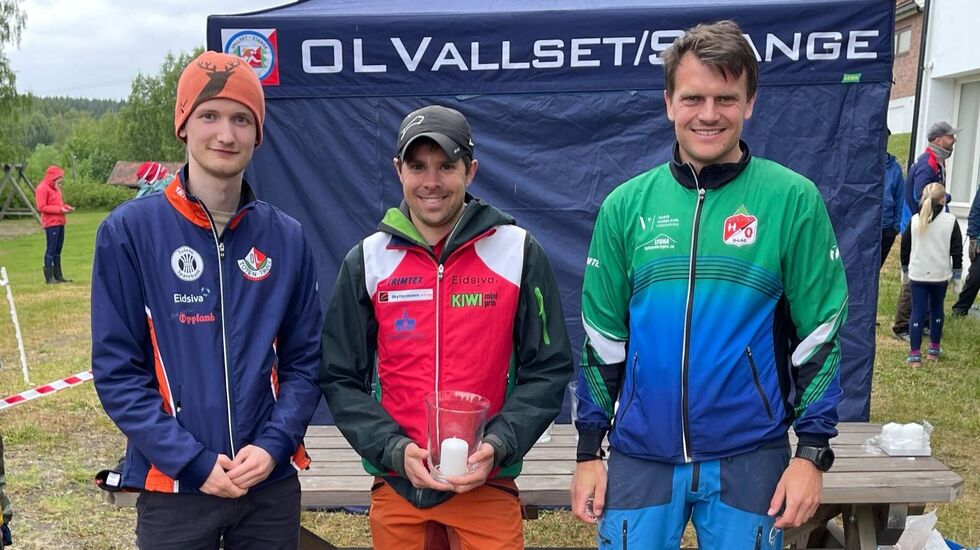 KM-medaljørene i H21 på søndagens sprint (fra venstre): Sigurd Kvamme (2),  Vegard Ølstad Dalberg (1) og Hans Jørgen Kvåle (3). (Foto: Inger Svaland)
