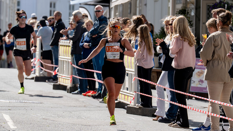 Guro Hana, som kom på femteplass av alle kvinnene på 10 km, var en av totalt 440 deltakere i Kragerø Sommerløp. (Foto: Kim André Nymoen, Din Innholdsprodusent)