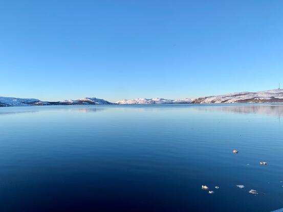 På bilde: Varangerfjorden. Innseiling til Kirkenes